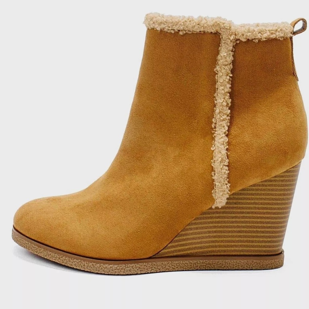 New Wonderly Cognac Size 7.5 Wedge 3” Ankle Boots Faux Suede & Fur Trim Women's